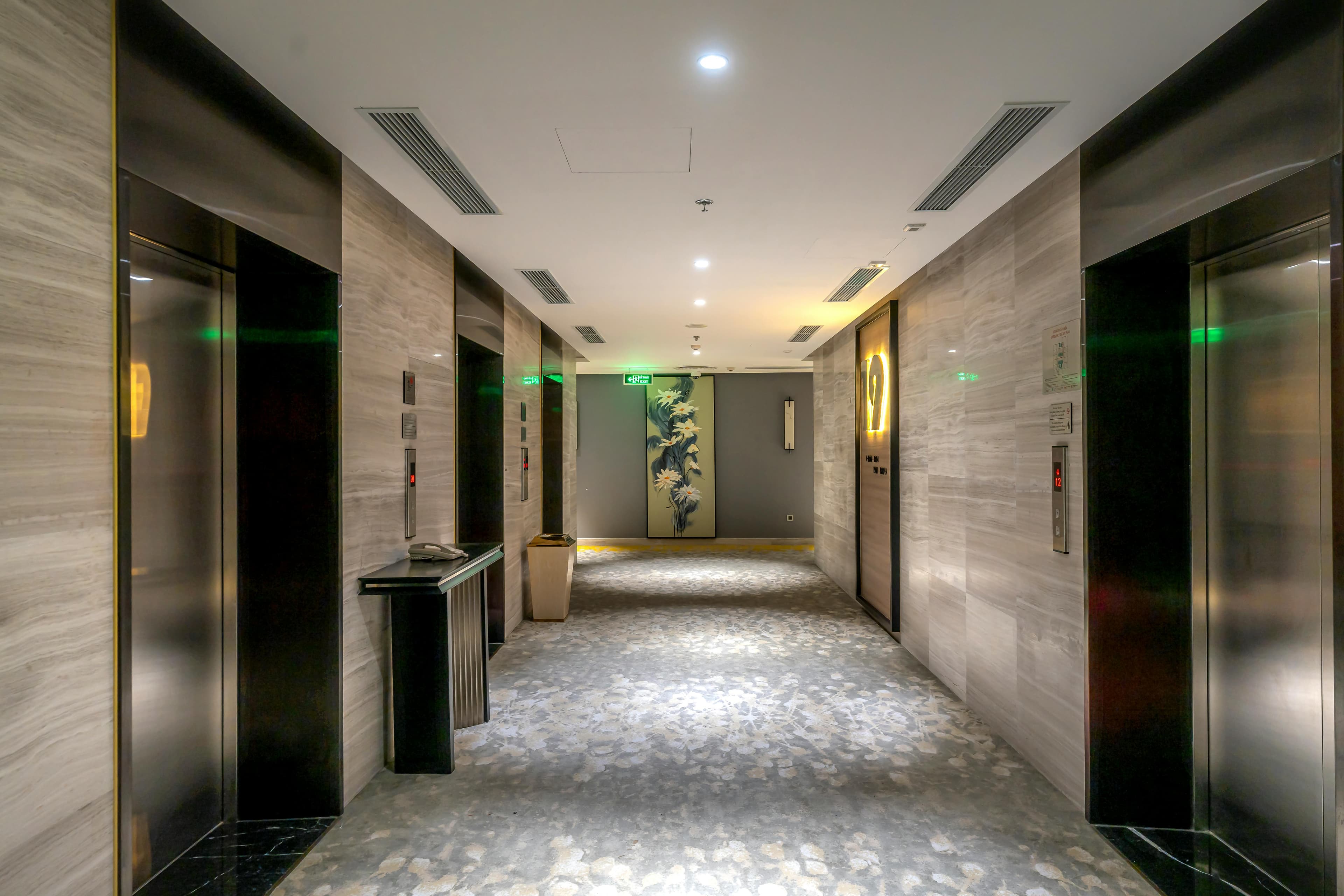 Southern Lifts Website background